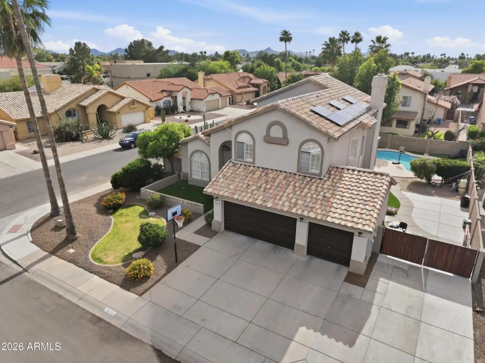 Real Estate Picture 3