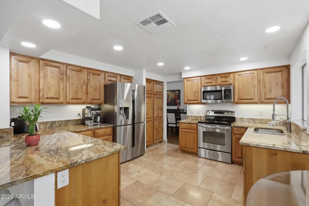 Real Estate Picture 12