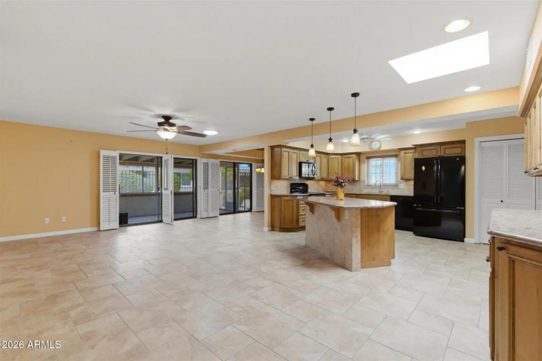 Real Estate Picture 3