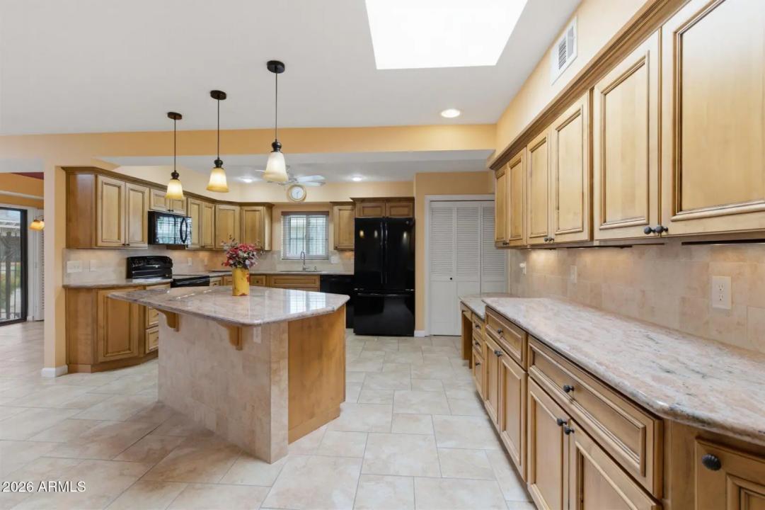 Real Estate Picture 4