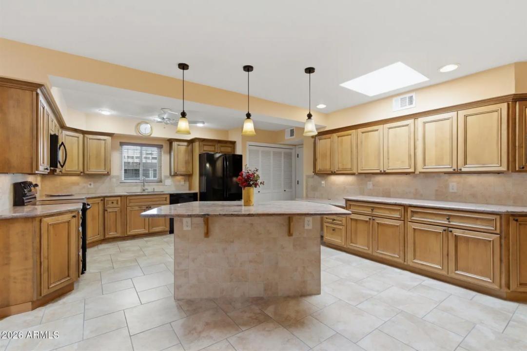 Real Estate Picture 9