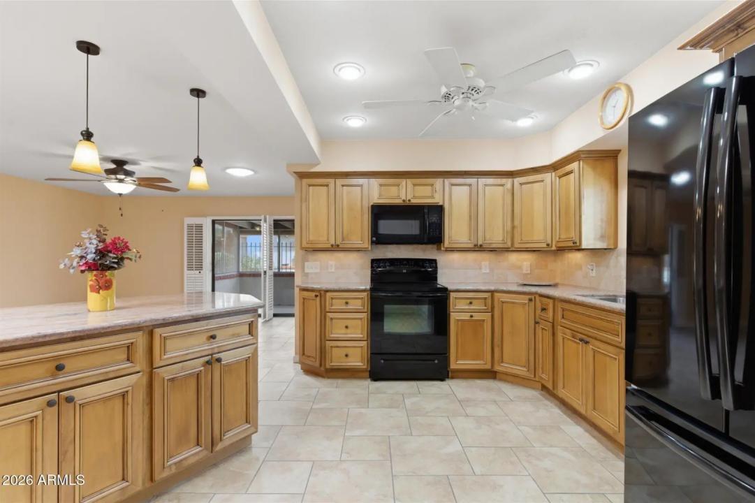 Real Estate Picture 10