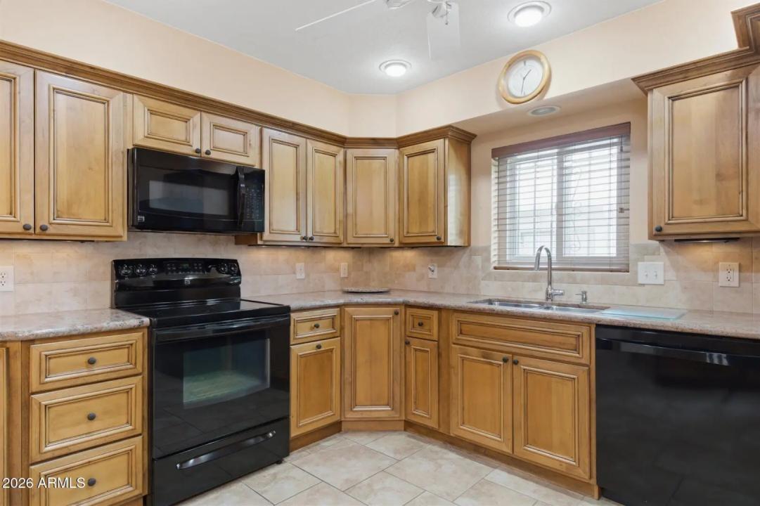 Real Estate Picture 11