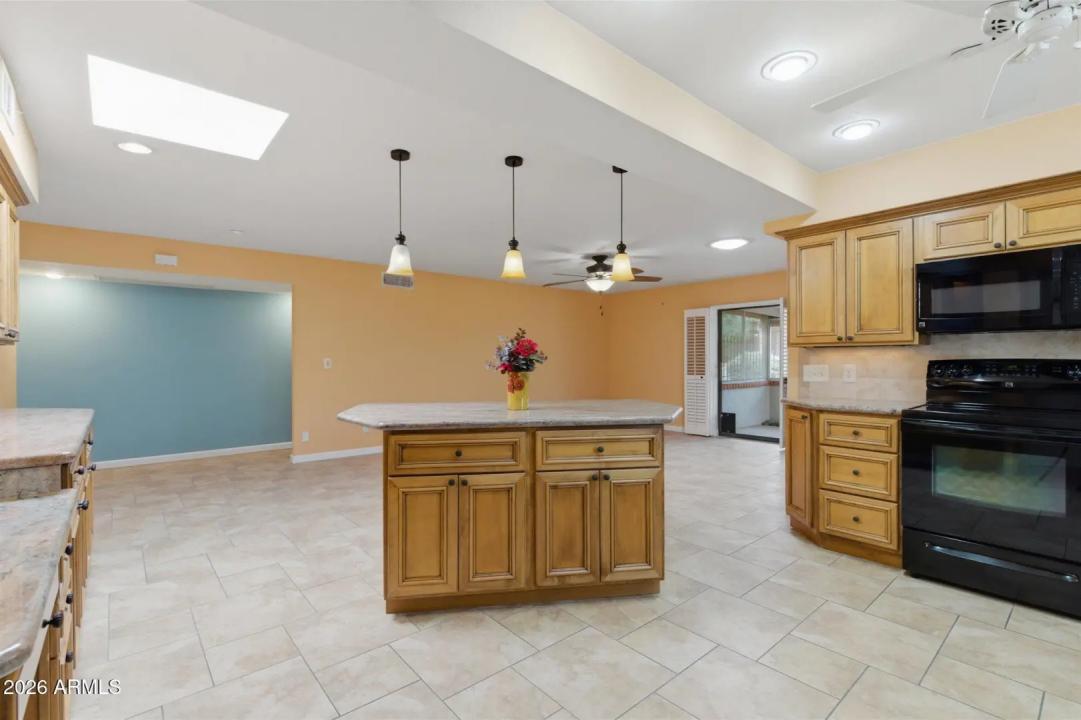 Real Estate Picture 12