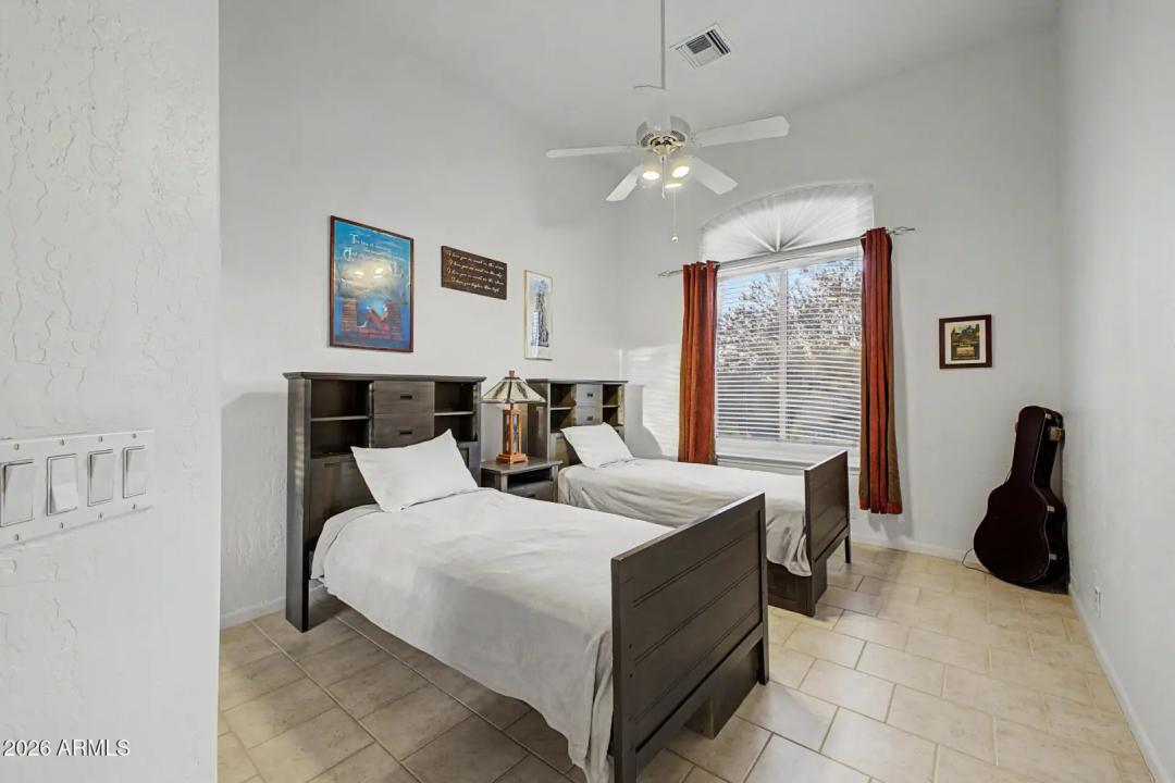 Real Estate Picture 24