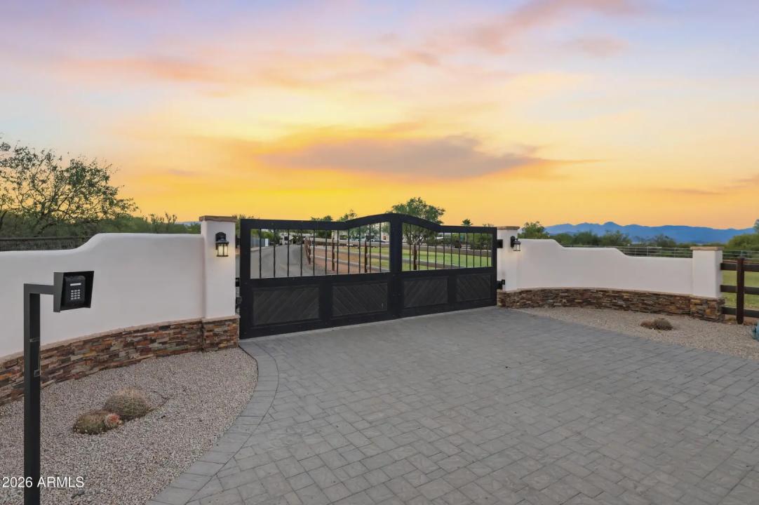 Real Estate Picture 6