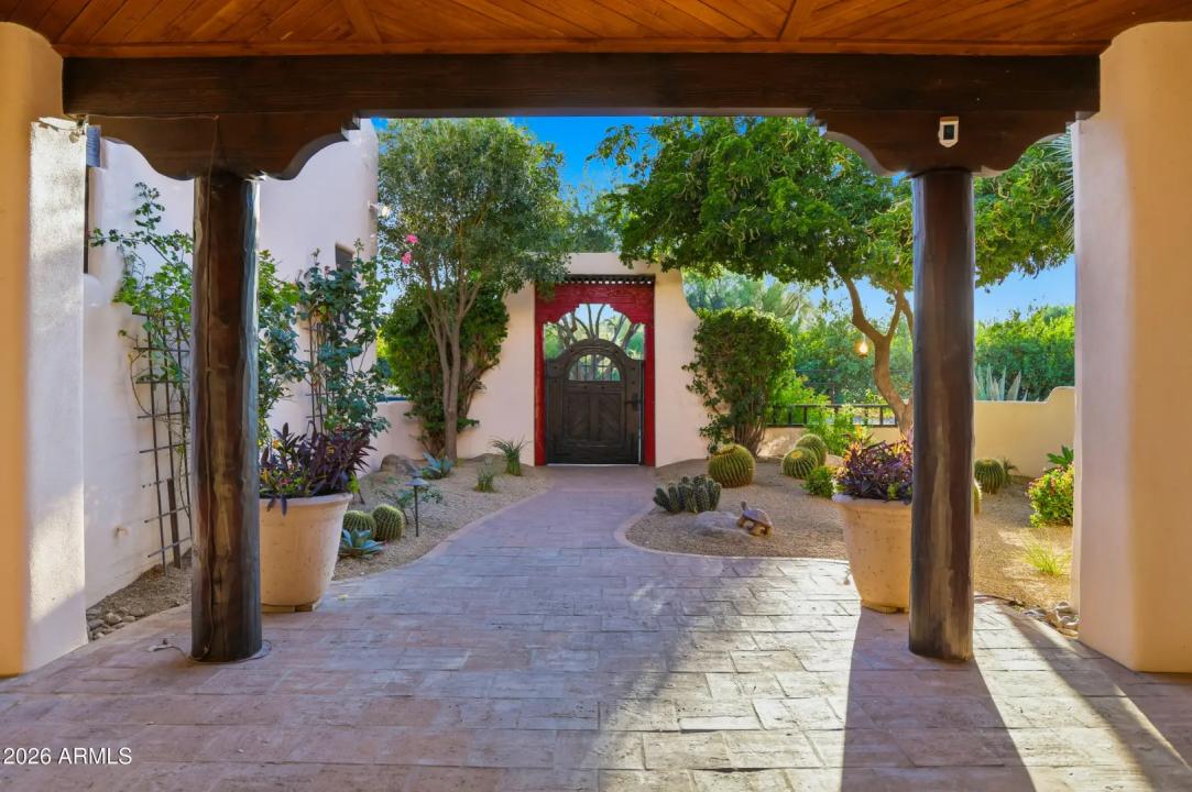 Real Estate Picture 8