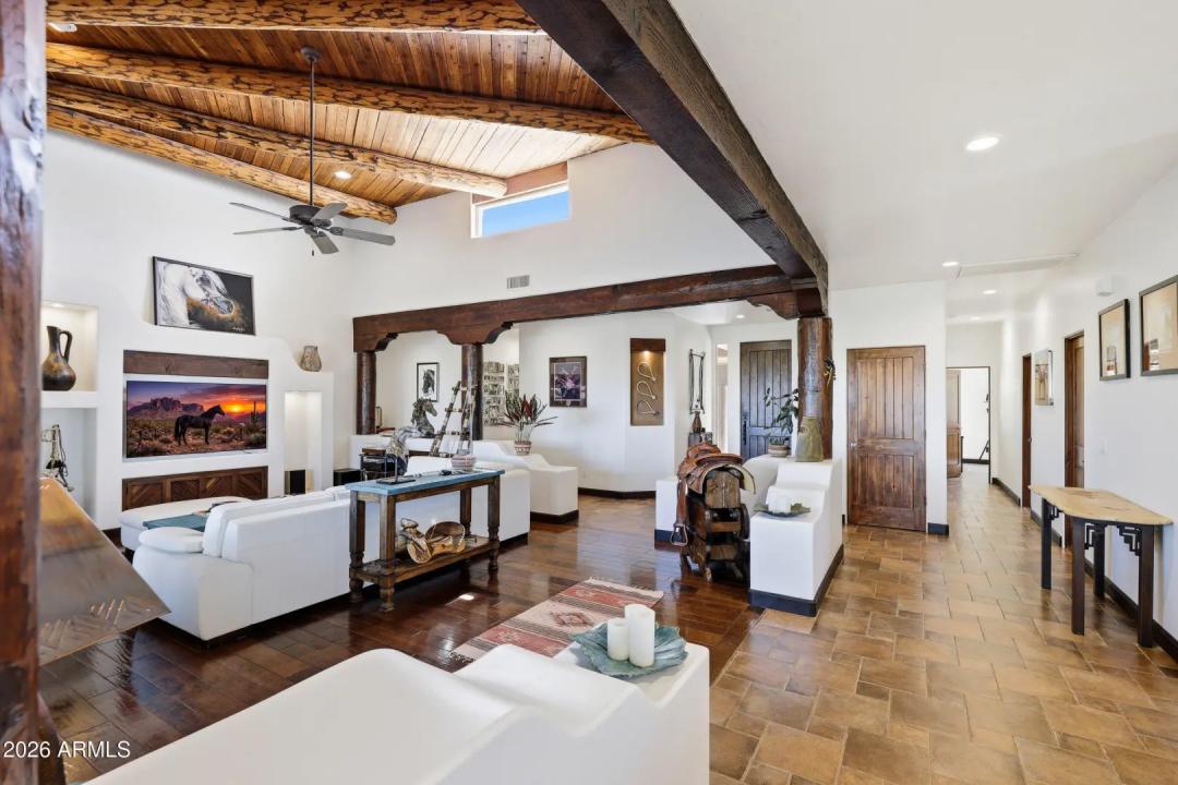 Real Estate Picture 13