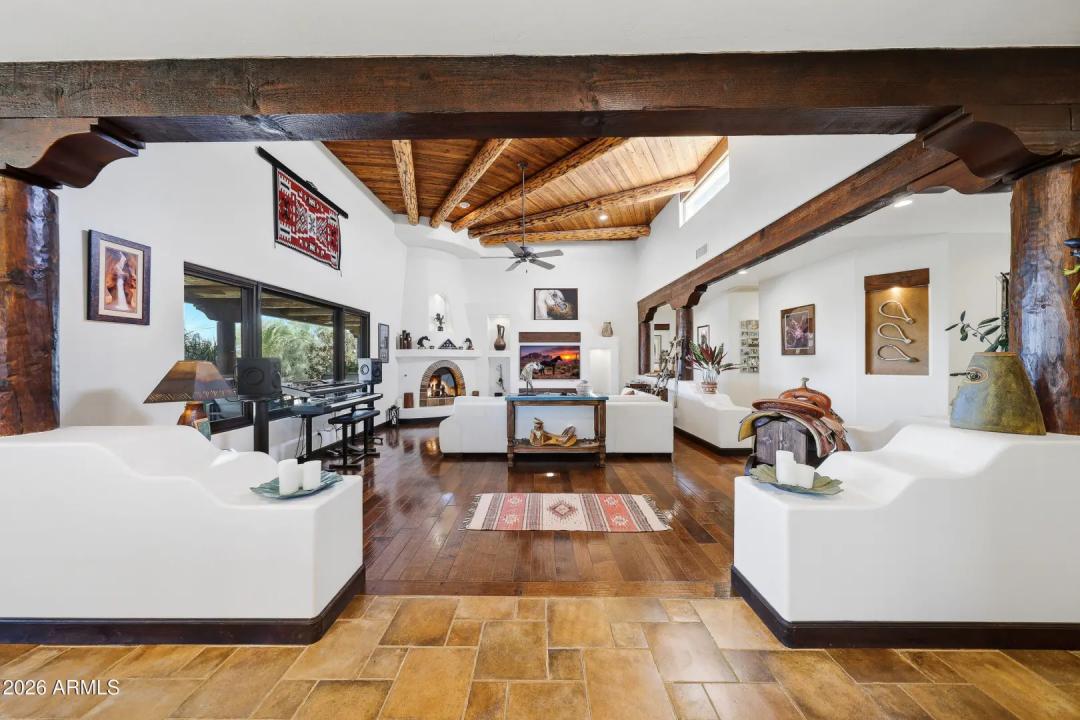 Real Estate Picture 12