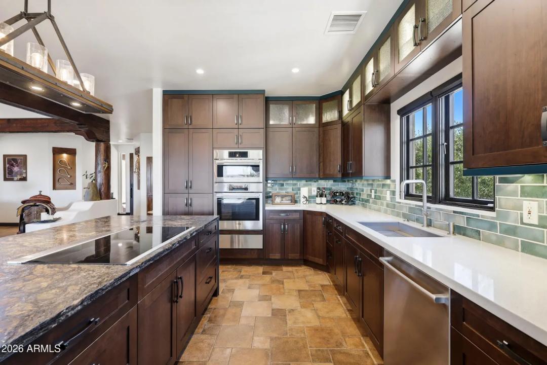 Real Estate Picture 3