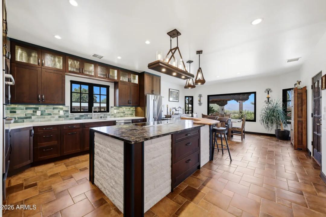 Real Estate Picture 15