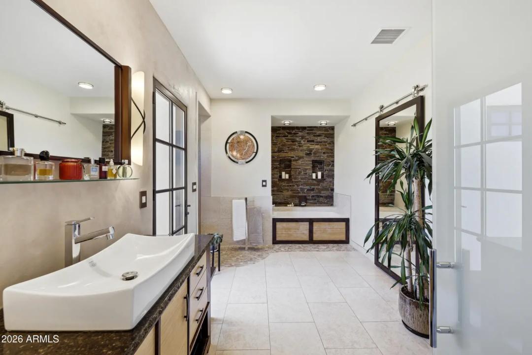 Real Estate Picture 24