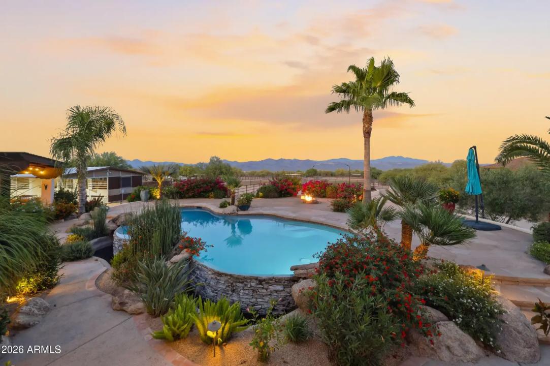 Real Estate Picture 4
