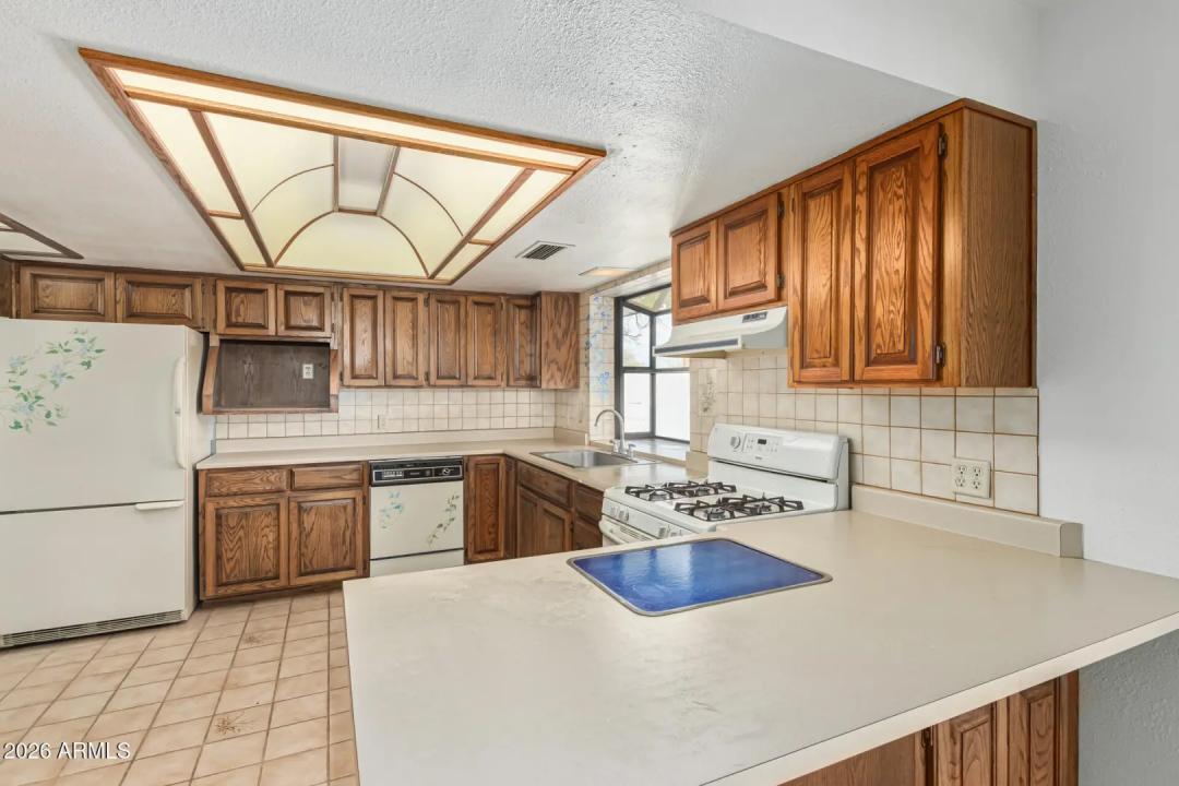 Real Estate Picture 16