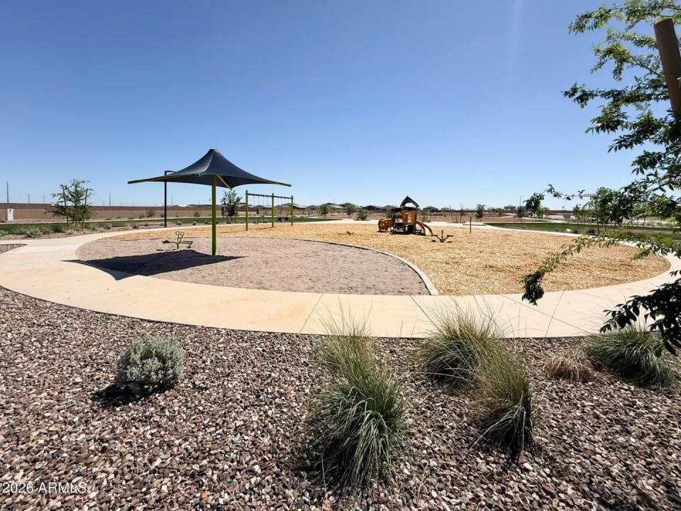 Real Estate Picture 12