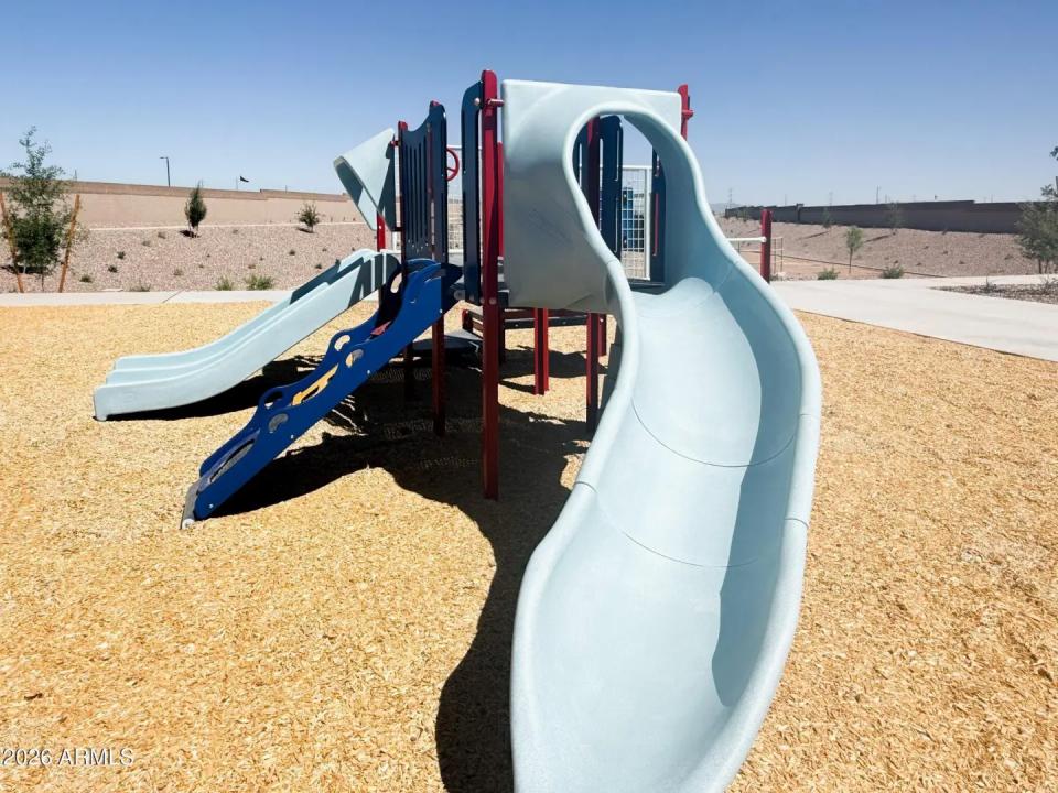 Real Estate Picture 14