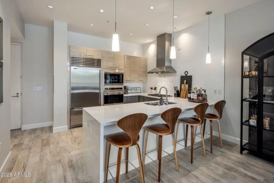 Real Estate Picture 3