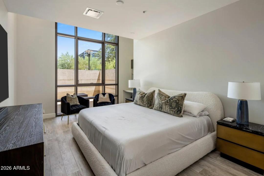 Real Estate Picture 5