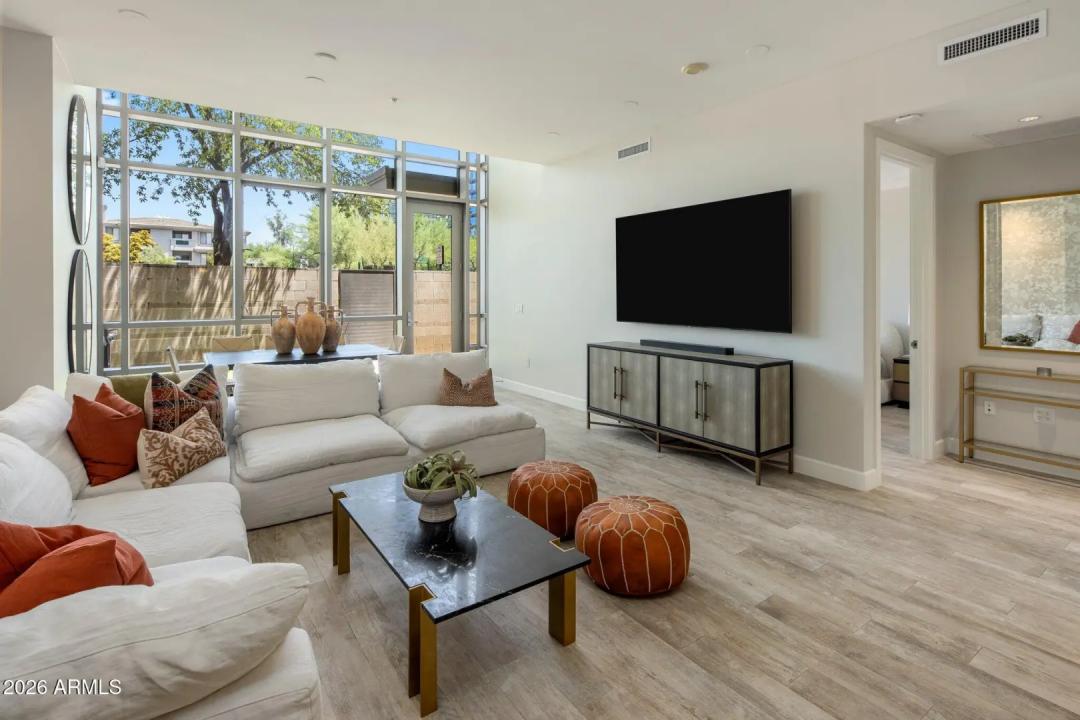 Real Estate Picture 4