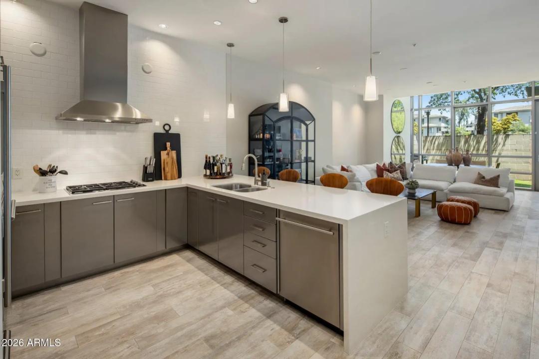 Real Estate Picture 9