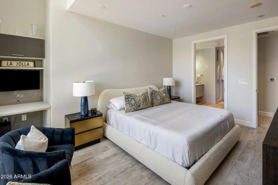 Real Estate Picture 11