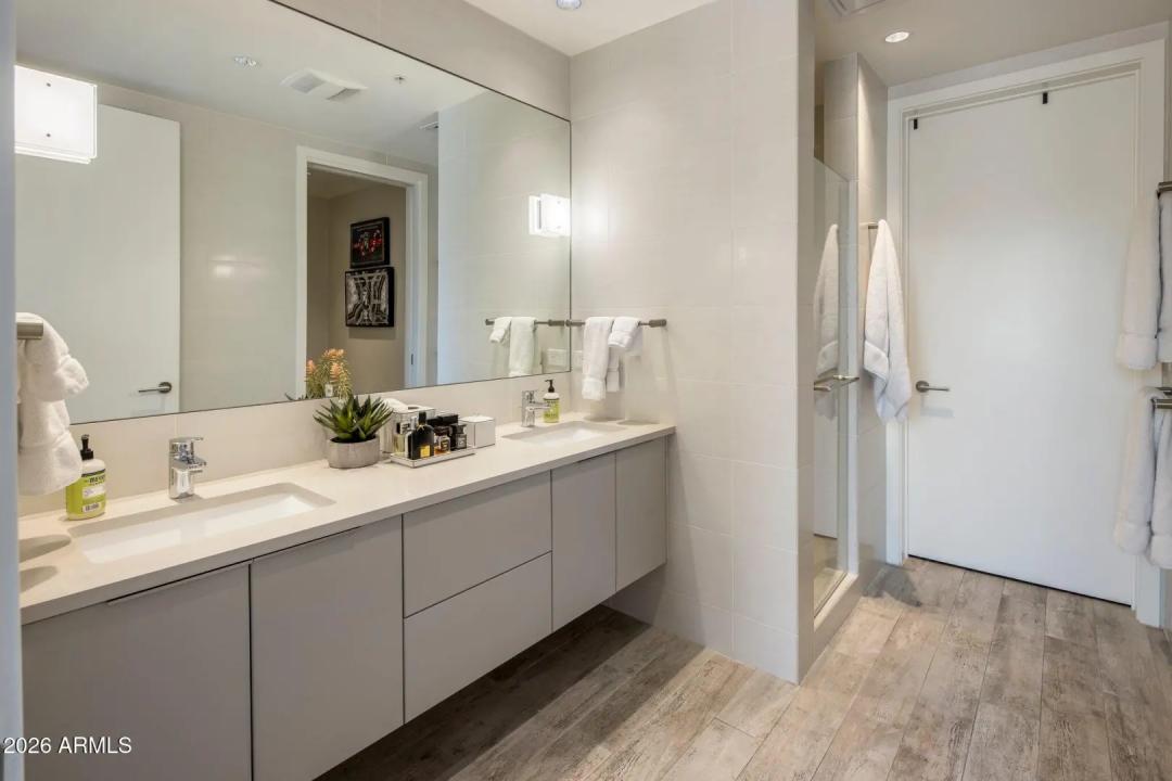 Real Estate Picture 12