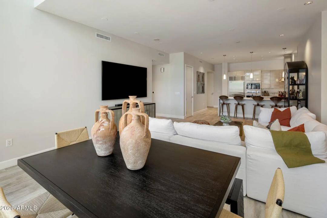 Real Estate Picture 8