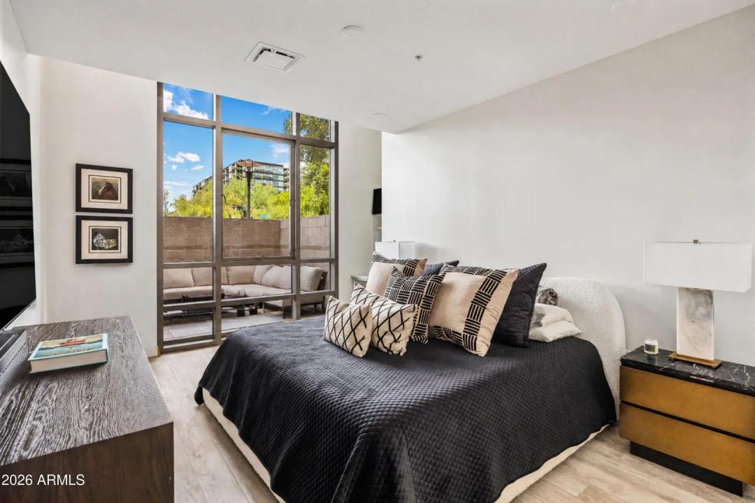 Real Estate Picture 5