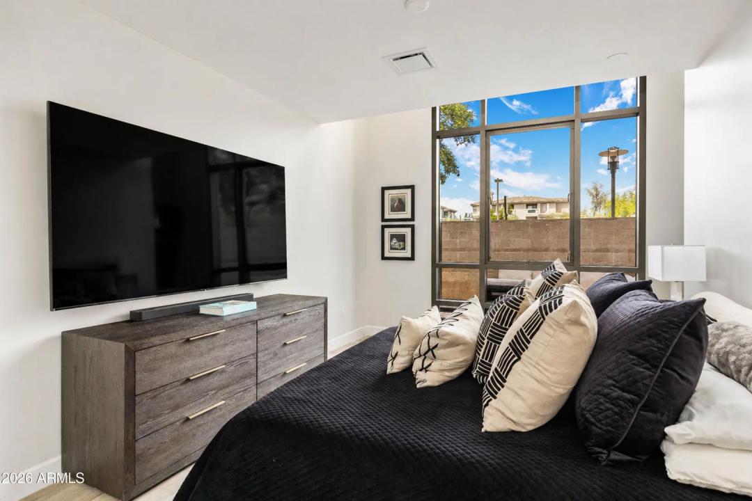 Real Estate Picture 17