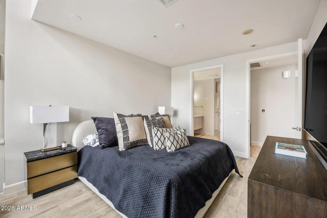 Real Estate Picture 19