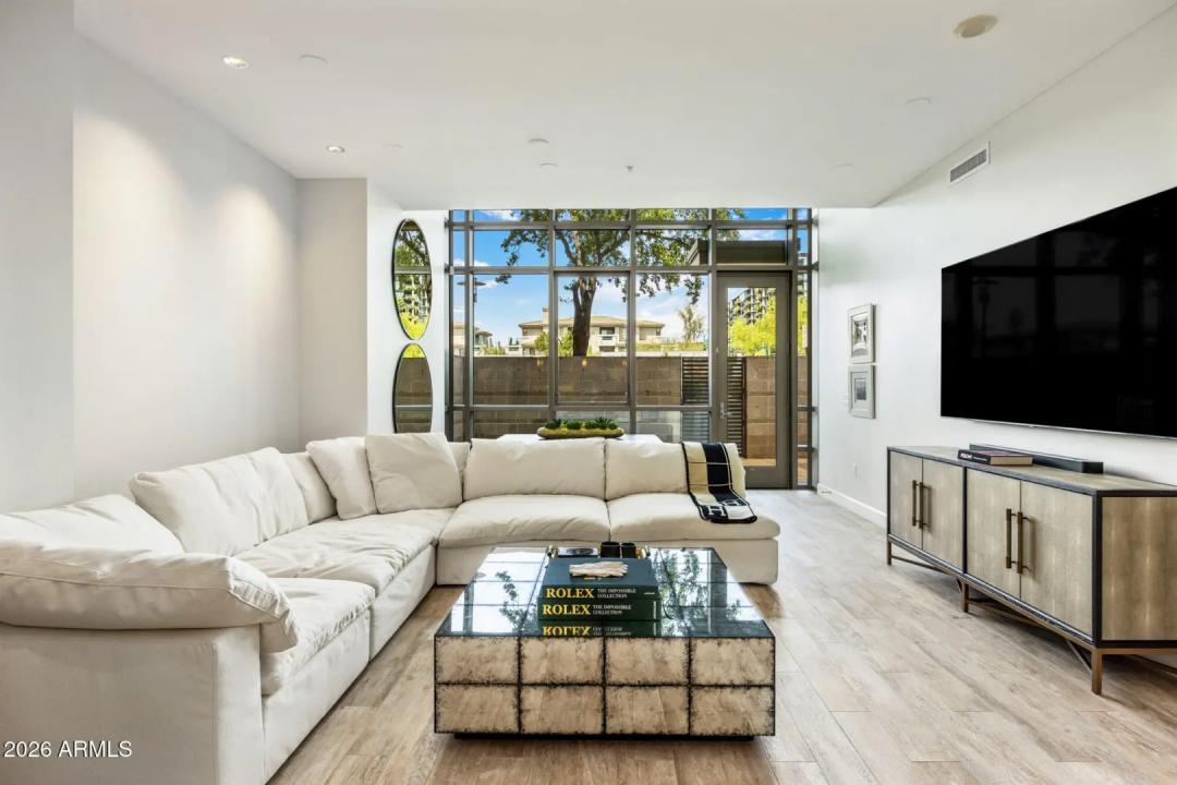 Real Estate Picture 14