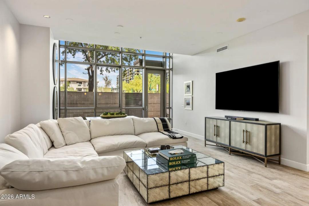 Real Estate Picture 4