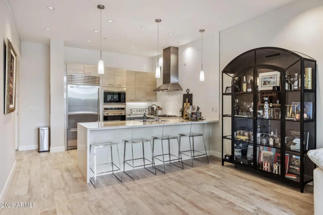 Real Estate Picture 9