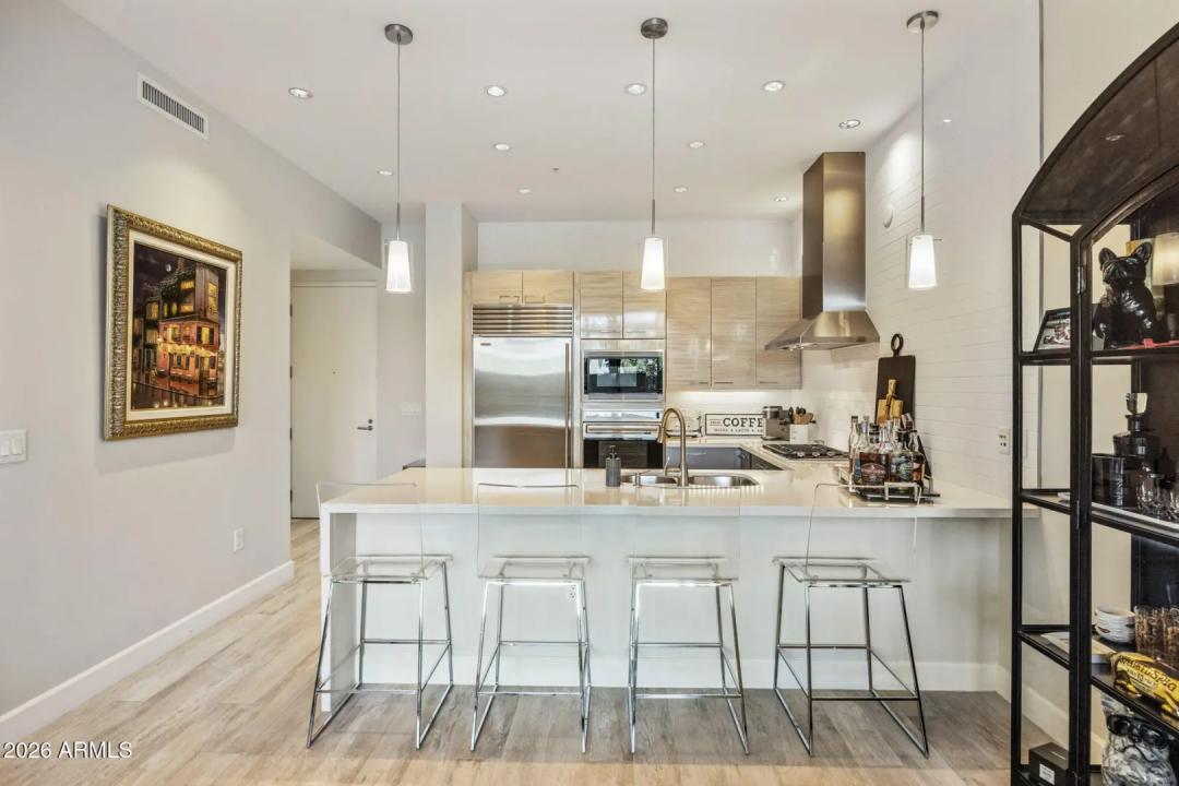 Real Estate Picture 3