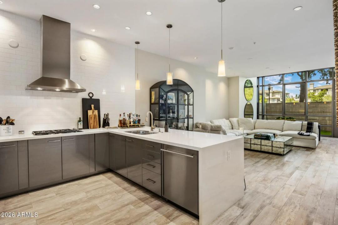 Real Estate Picture 13