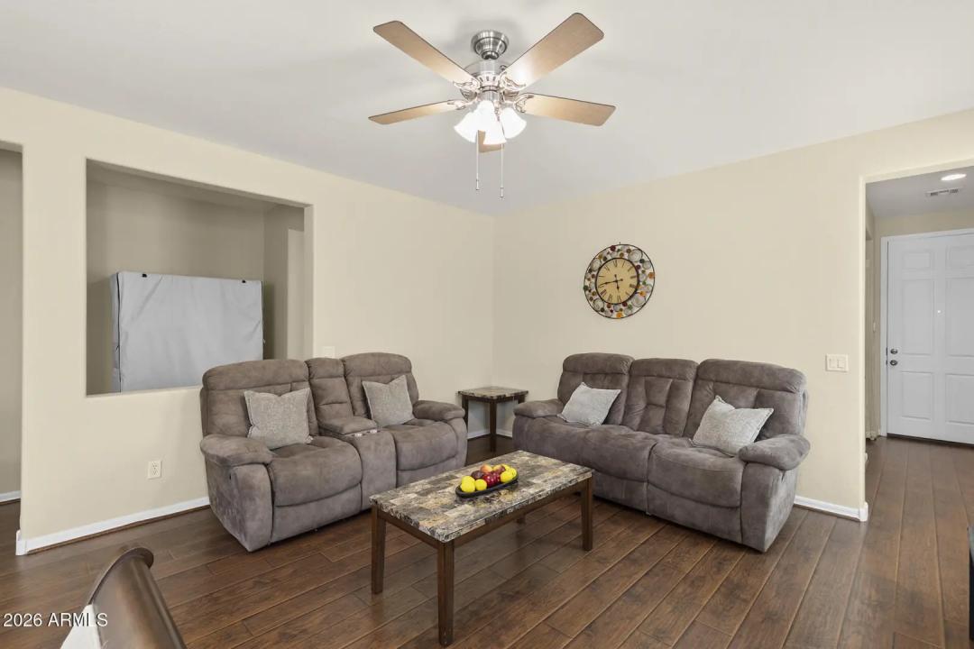 Real Estate Picture 4