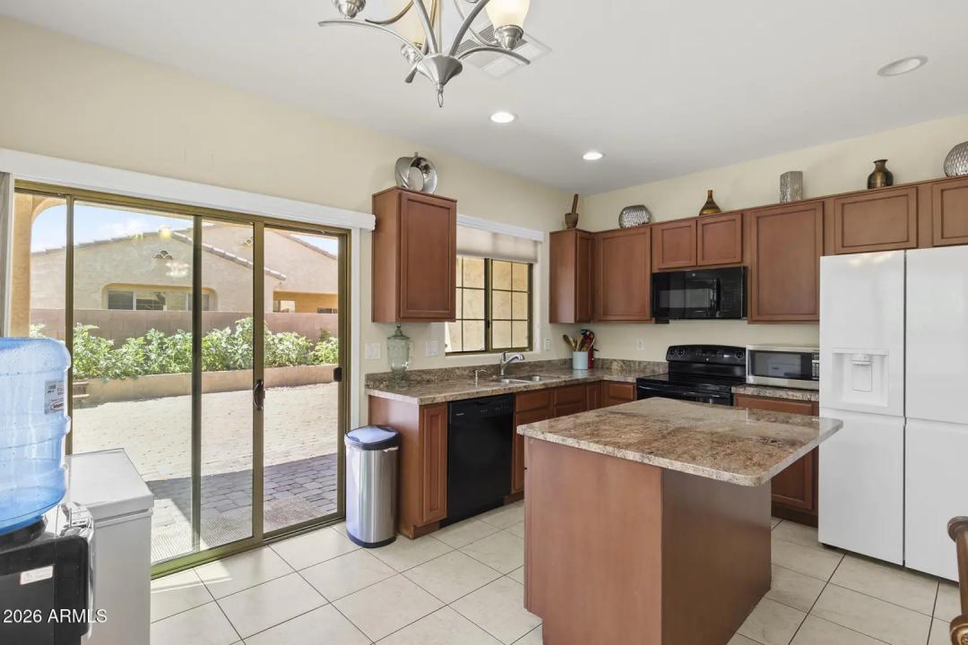 Real Estate Picture 6