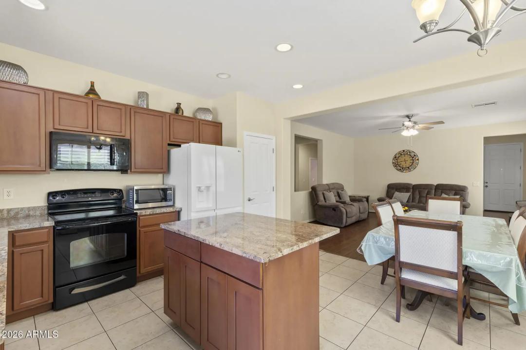Real Estate Picture 8