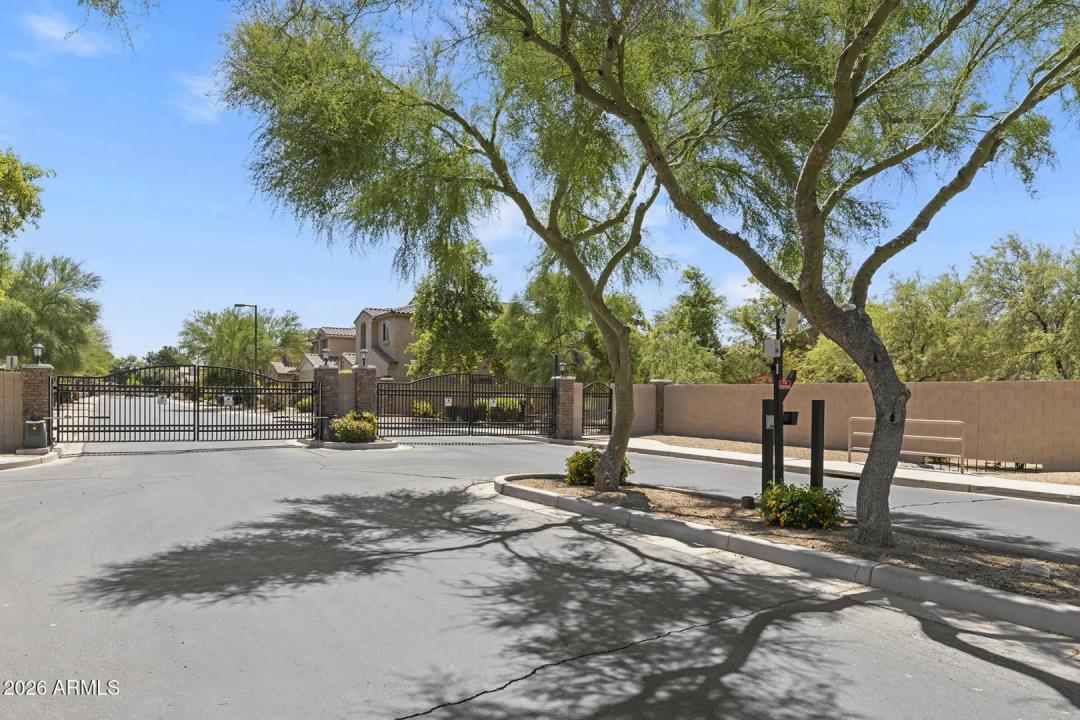 Real Estate Picture 25