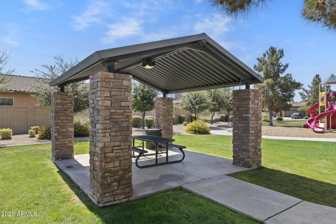 Real Estate Picture 29