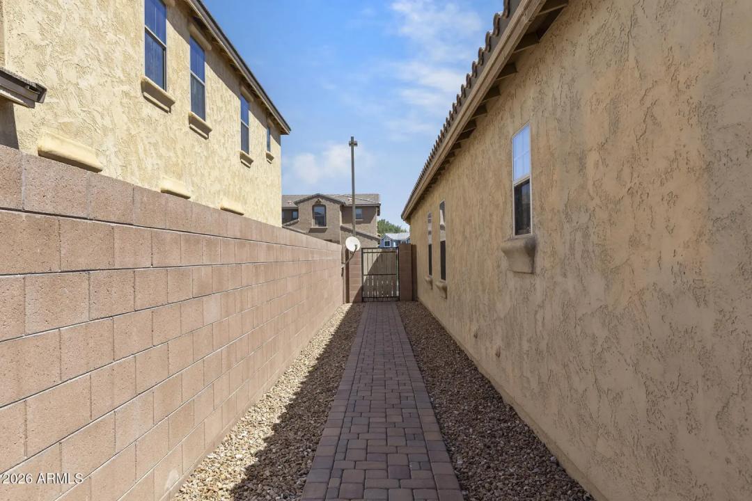 Real Estate Picture 24