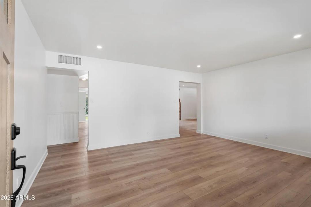 Real Estate Picture 9