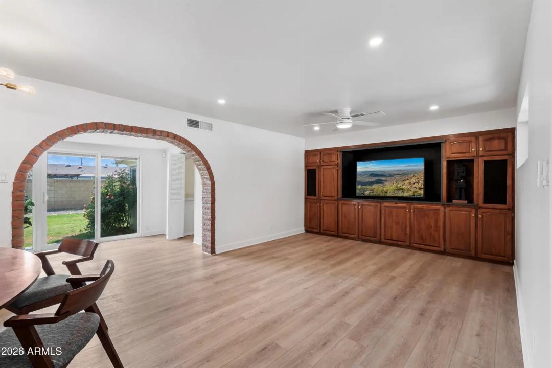 Real Estate Picture 12