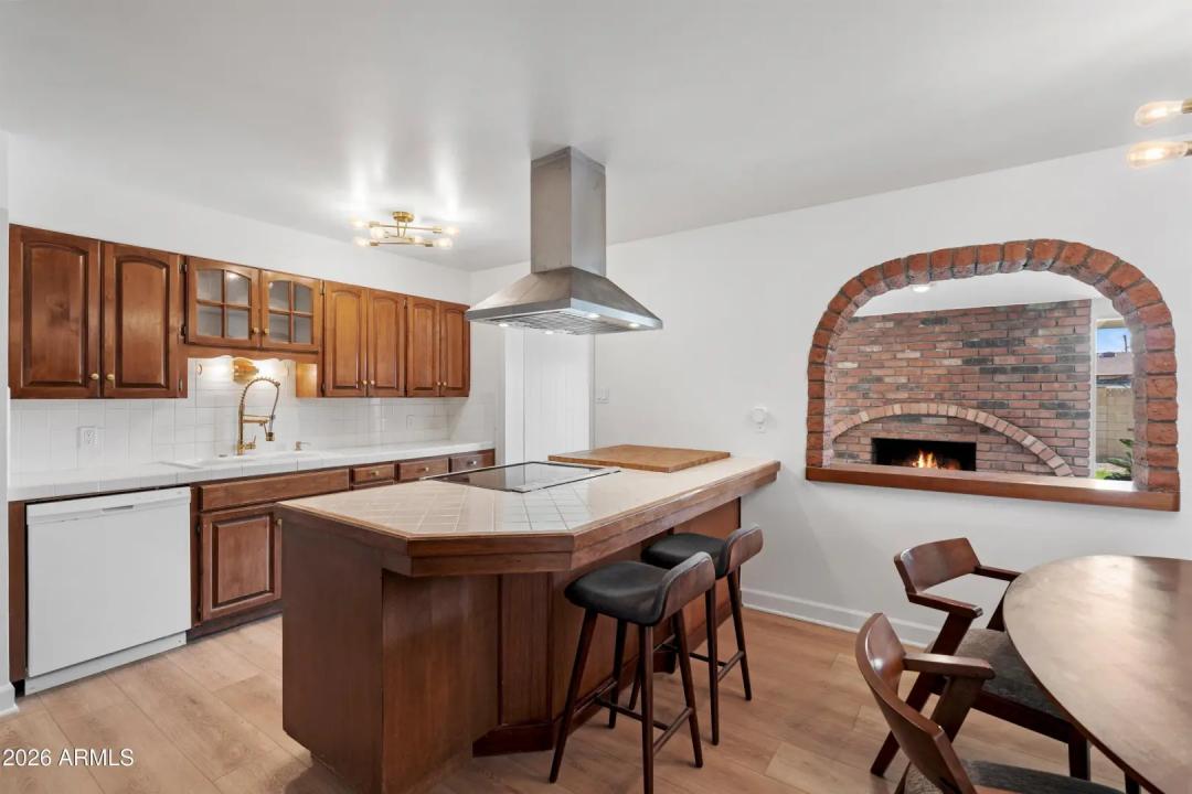 Real Estate Picture 16