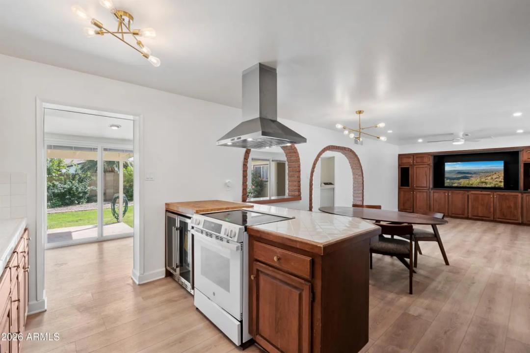 Real Estate Picture 18