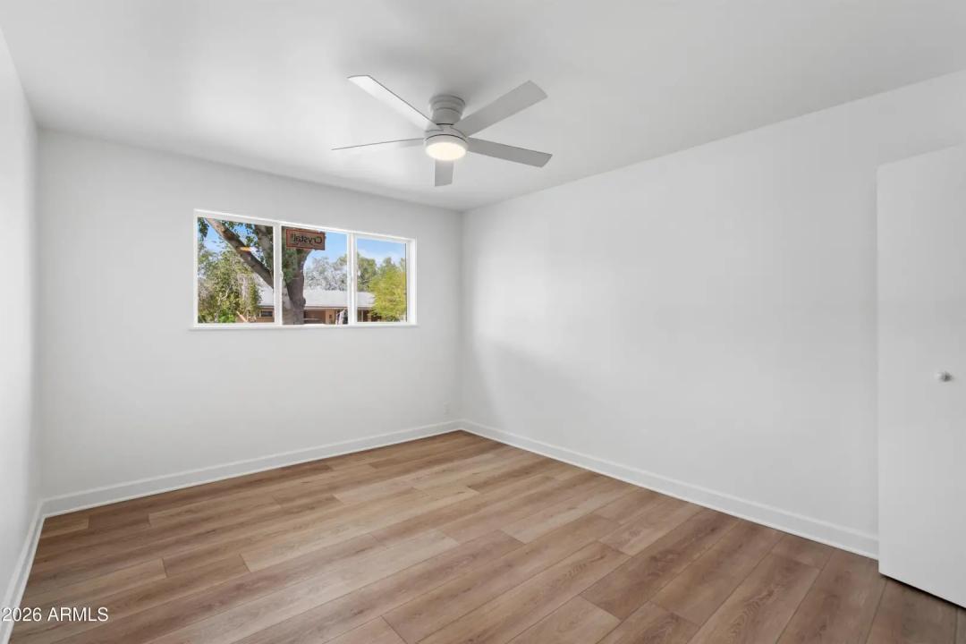 Real Estate Picture 22