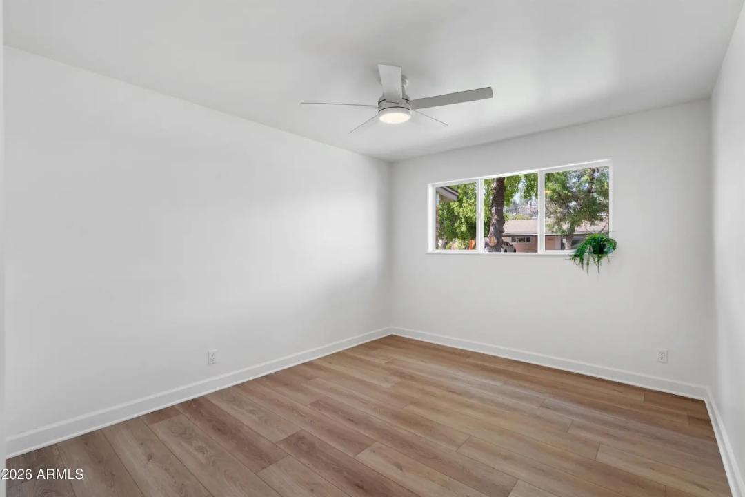 Real Estate Picture 24