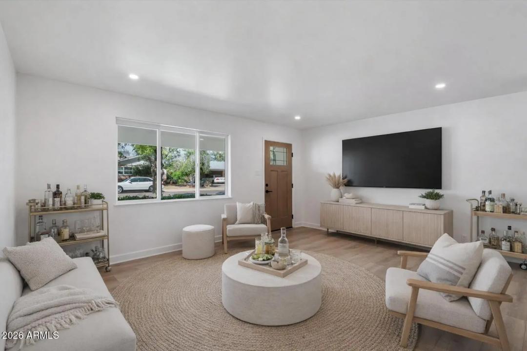 Real Estate Picture 11