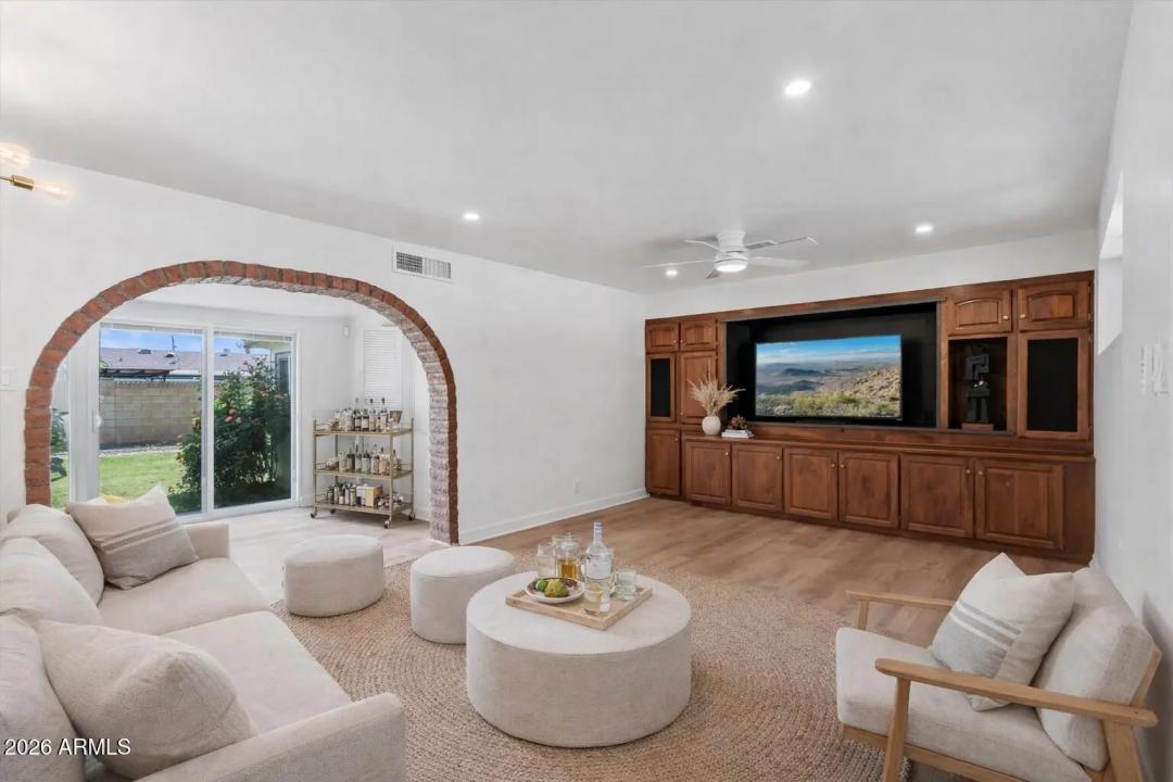 Real Estate Picture 13