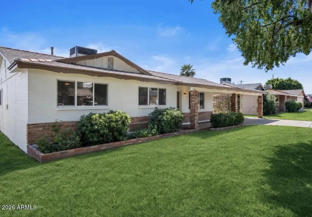 Real Estate Picture 3